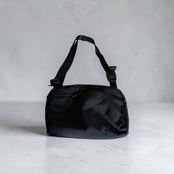 Sleek Black Men's Belt Bag - Picture 5 of 8